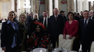 Cumhurbaşkanı Erdoğan, sanatkarlarla iftar yemeğinde buluştu