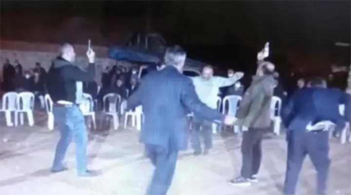 Düğünde havaya ateş açan 4 muhtara soruşturma Düğünde havaya ateş açan 4 muhtara soruşturma