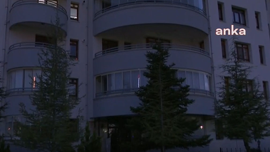 Elektriği kesilen Kılıçdaroğlu'na apartmandaki komşuları mum yakarak dayanak verdi Elektriği kesilen Kılıçdaroğlu'na apartmandaki komşuları mum yakarak dayanak verdi