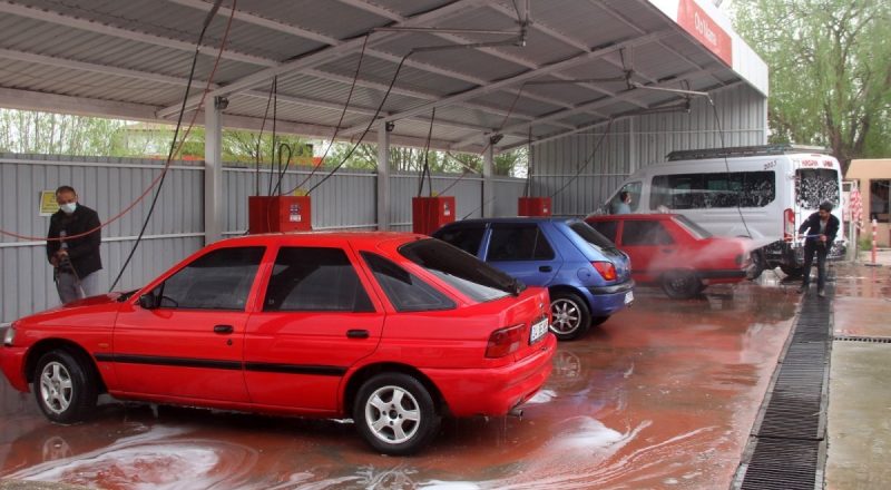 Erzincan'a çamur yağdı, oto yıkamacılarda kuyruk oluştu