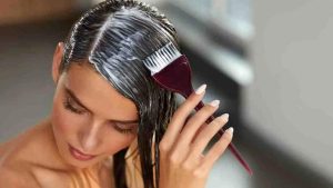 Ev Yapımı Maskelerle Evde Doğal Olarak Saçınızı Nasıl Düzleştirebilirsiniz?