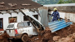 Güney Afrika'da sel felaketi: Meyyit sayısı 440'ı aştı, kayıp 63 kişi aranıyor