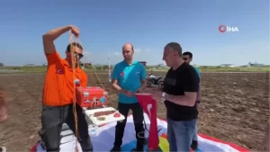 Helyum balonuyla stratosfere boru kebabı yolladı