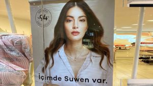 İç çamaşırı markası Suwen'e 'afiş' reaksiyonu; “Arabistan mı burası?”
