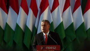 Macaristan halkı, pazar günü sandığa gidiyor: Birleşik muhalefet, popülist Orban'ın 12 yıllık iktidarına son verebilecek mi?
