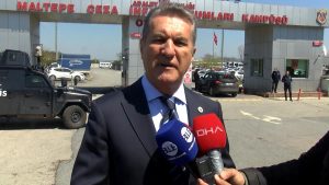 Mustafa Sarıgül'den Maltepe Cezaevi önünde genel af daveti