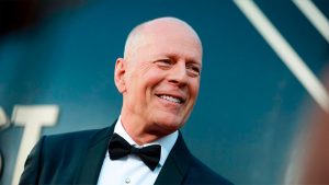Oyunculuğu bırakmıştı: Afazi teşhisi konulan Bruce Willis'ten birinci fotoğraf