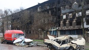 Ukrayna savaşı: Rusya, Mariupol'deki Ukrayna kuvvetlerine teslim olmaları için mühlet tanıdı