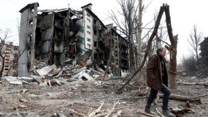 Ukrayna savaşı: Rusya'nın Lviv'deki taarruzlarında en az 6 kişi hayatını kaybetti, Mariupol'de direniş sürüyor