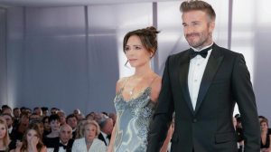 Victoria Beckham'ın oğlunun düğününde giydiği özel tasarım elbisenin ayrıntıları belirli oldu