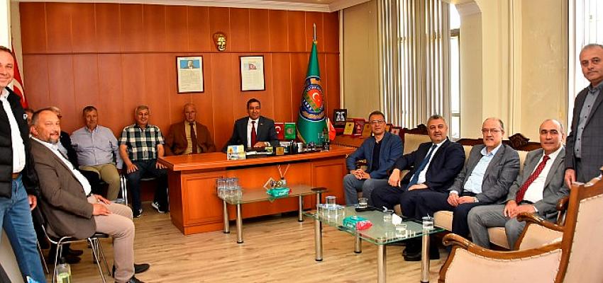 14 Mayıs Dünya Çiftçiler Günü sebebiyle Malkara Ziraat Odası tarafından Hükümet Önünde Çelenk Sunma merasimi gerçekleştirildi.