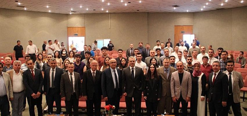 14 Mayıs Dünya Çiftçiler Gününde Manalı Panel: Tütün Dalı Temsilcileri Manisa Celal Bayar Üniversitesi Tütün Eksperliği Yüksekokulunda Bir Ortaya Geldi 14 Mayıs Dünya Çiftçiler Gününde Manalı Panel: Tütün Dalı Temsilcileri Manisa Celal Bayar Üniversitesi Tütün Eksperliği Yüksekokulunda Bir Ortaya Geldi