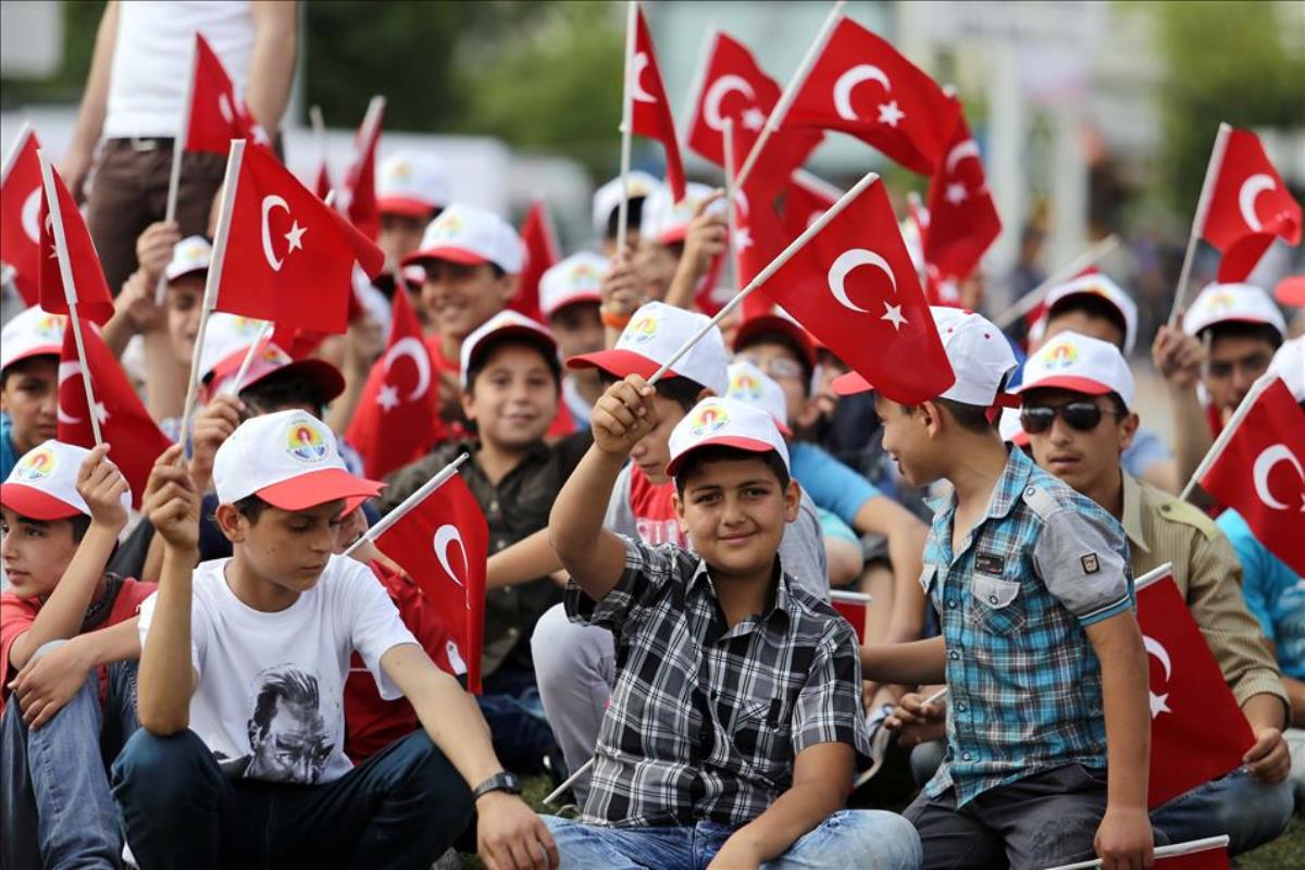 18 Mayıs öğlenden sonra tatil mi? Yarın öğlenden sonra tatil mi? 19 Mayıs yarım gün mü, okullar yarım gün mü?