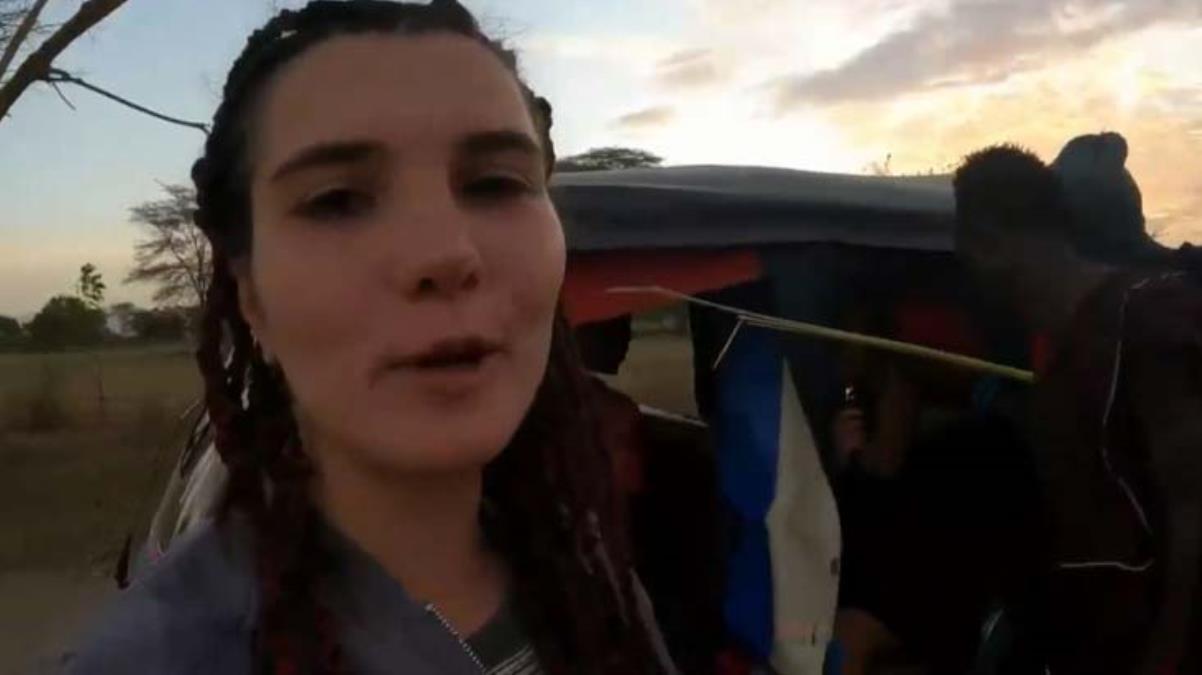Afrika'ya giden Türk Youtuber tacize uğradı! Kabile gençleri cinsel organını işaret edince kaygıdan kaçtı Afrika'ya giden Türk Youtuber tacize uğradı! Kabile gençleri cinsel organını işaret edince kaygıdan kaçtı