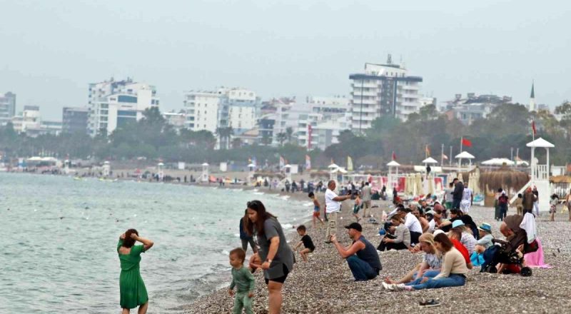 Antalya'da bayram tatili rahmeti: Doluluk oranı yüzde 80'e ulaştı