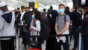 Avrupa'da uçuşlarda maske zorunluluğu sona eriyor