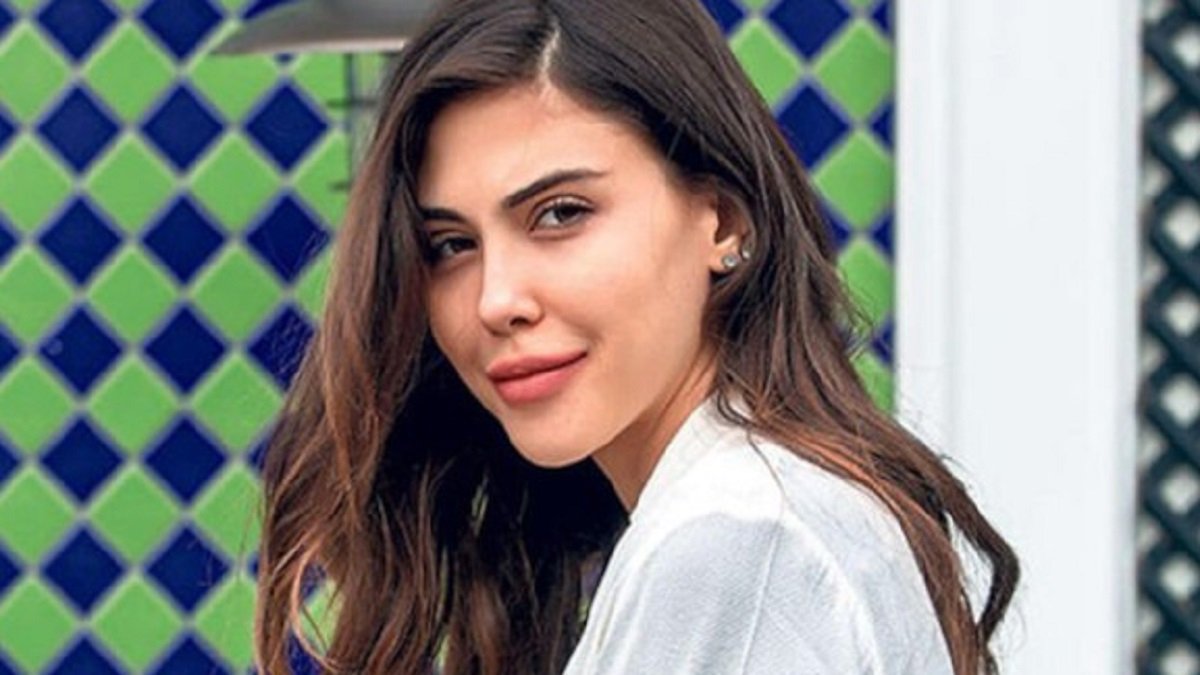 Baba'nın Elif'i Dilara Aksüyek mini eteği ve göbek dekoltesiyle ortalığı yıktı! 'Aman tanrım bu ne güzellik' Baba'nın Elif'i Dilara Aksüyek mini eteği ve göbek dekoltesiyle ortalığı yıktı! 'Aman tanrım bu ne güzellik'