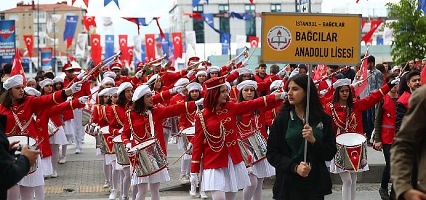Bağcılar’da 19 Mayıs’a yakışır coşkulu kutlama Bağcılar’da 19 Mayıs’a yakışır coşkulu kutlama
