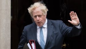 Boris Johnson, karantina ihlali için yine özür diledi