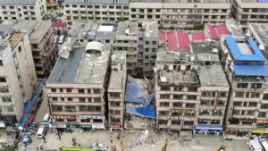 Çin'de bir kadın, bina enkazından 88 saat sonra sağ kurtarıldı