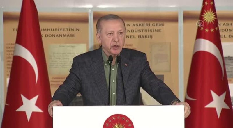 Cumhurbaşkanı Erdoğan personellerle iftarda bir ortaya geldi: (1)