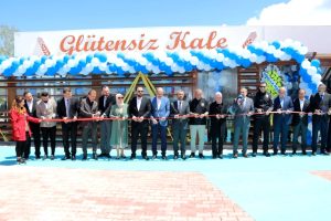 Edremit'te bölgenin birinci ve tek 'Glütensiz Kafe ve Fırını' hizmete açıldı