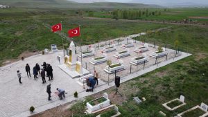 Eli kanlı PKK'nın Edebük'te katlettiği 9 sivil merasimle anıldı