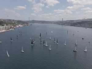 İstanbul Boğazı'nda Yılın Birinci Yarışı, 50'yi Aşkın Yelkenliyle Start Aldı