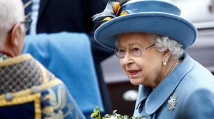 Kraliçe Elizabeth, 59 yıl sonra birinci kere parlamentonun açılışına katılmayacak
