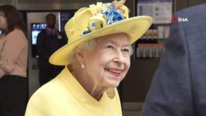 Kraliçe II. Elizabeth 'Elizabeth Hattı'nı ziyaret etti
