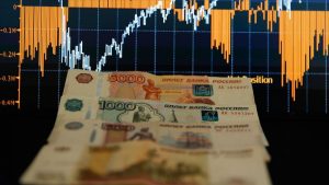Rus rublesi, dolar karşısında yükselişe geçti
