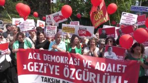 Taksim Dayanışması'ndan Seyahat Tutuklularına Bakırköy Cezaevi Önünde Takviye: "Gezi'nin Gerçek Tarihine Sahip Çıkmaya Çağırıyoruz"