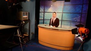 Taliban, kadın Afgan TV sunucularından yüzlerini kapatmasını istedi
