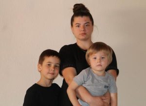 Ukrayna'da meskeni bombalanan Albina, iki çocuğuyla Türkiye'ye sığındı