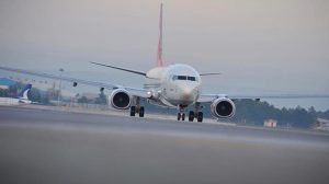 Yolcu uçağında büyük panik! Türkiye'ye gidecek yolcuların cep telefonuna uçak kazası fotoğrafı gönderildi