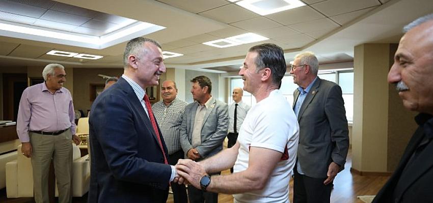 Cemevlerinden Lider Büyükakın'a teşekkür ziyareti Cemevlerinden Lider Büyükakın'a teşekkür ziyareti