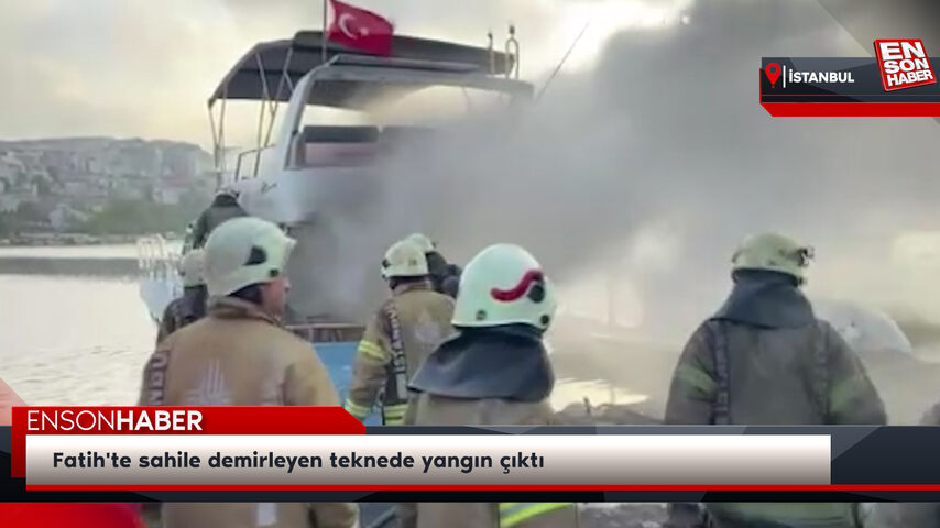 Fatih'te sahile demirleyen teknede yangın çıktı Fatih'te sahile demirleyen teknede yangın çıktı