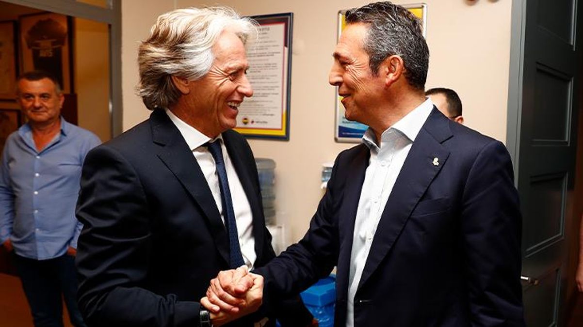 Fenerbahçe paylaştı, toplumsal medya yıkıldı! İşte Ali Koç ile Jorge Jesus ortasındaki Türkçe diyalog Fenerbahçe paylaştı, toplumsal medya yıkıldı! İşte Ali Koç ile Jorge Jesus ortasındaki Türkçe diyalog