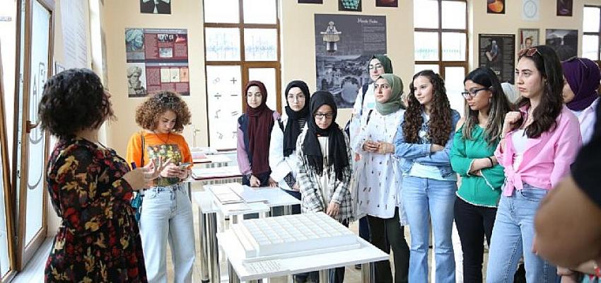Geleceğin Matematik Öğretmenleri Matematik Müzesine Hayran Kaldı