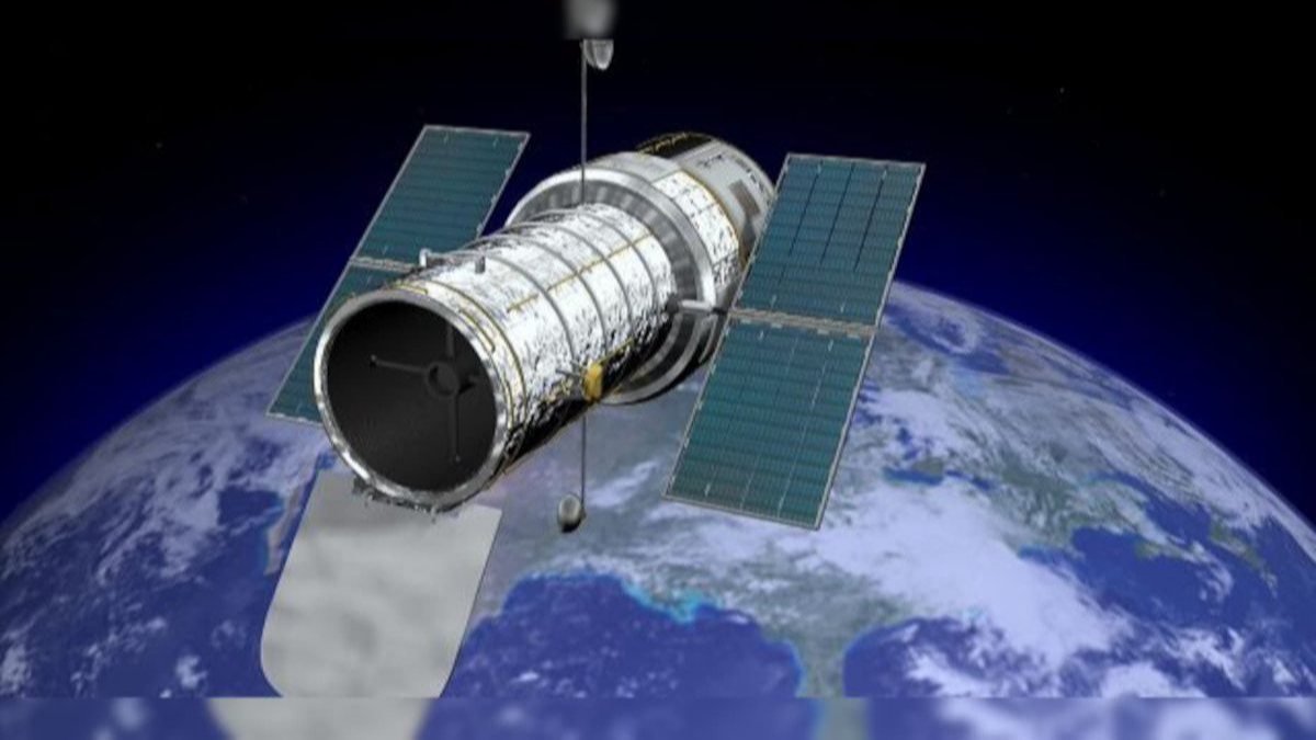Hubble, gizlenmiş bir galaksiyi görüntüledi Hubble, gizlenmiş bir galaksiyi görüntüledi