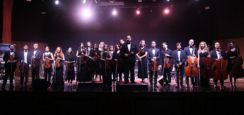 Oda Orkestrası harika performansıyla seyirciyi kendine hayran bıraktı Oda Orkestrası harika performansıyla seyirciyi kendine hayran bıraktı
