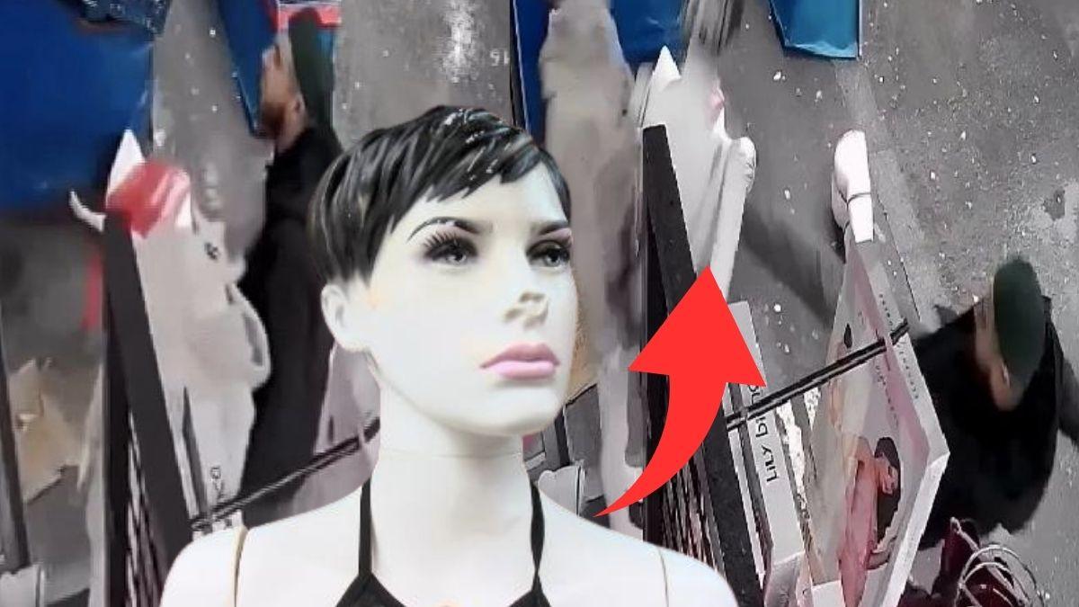 Fatih'te Bayan İç Çamaşırı Giydirilen 'Cansız Mankenlere' Tekmeli Hücum