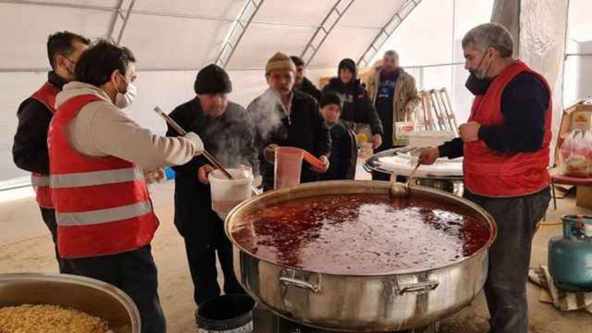İktidar, 10 Bin Şahsa Yemek Çıkaran Aşevini Kapattı! İktidar, 10 Bin Şahsa Yemek Çıkaran Aşevini Kapattı!