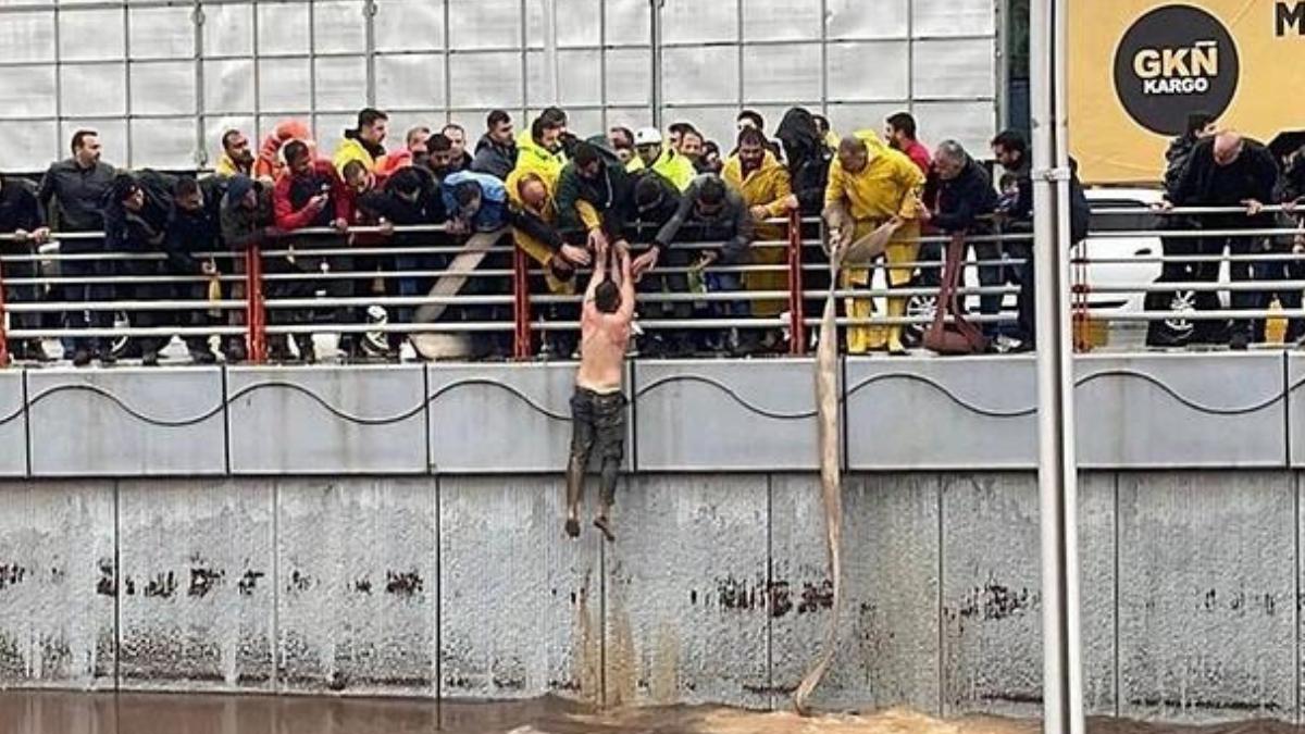 Sarsıntı Bölgesinde Sel Felaketi: 14 Kişi Hayatını Yitirdi, 5 Kişi Kayıp