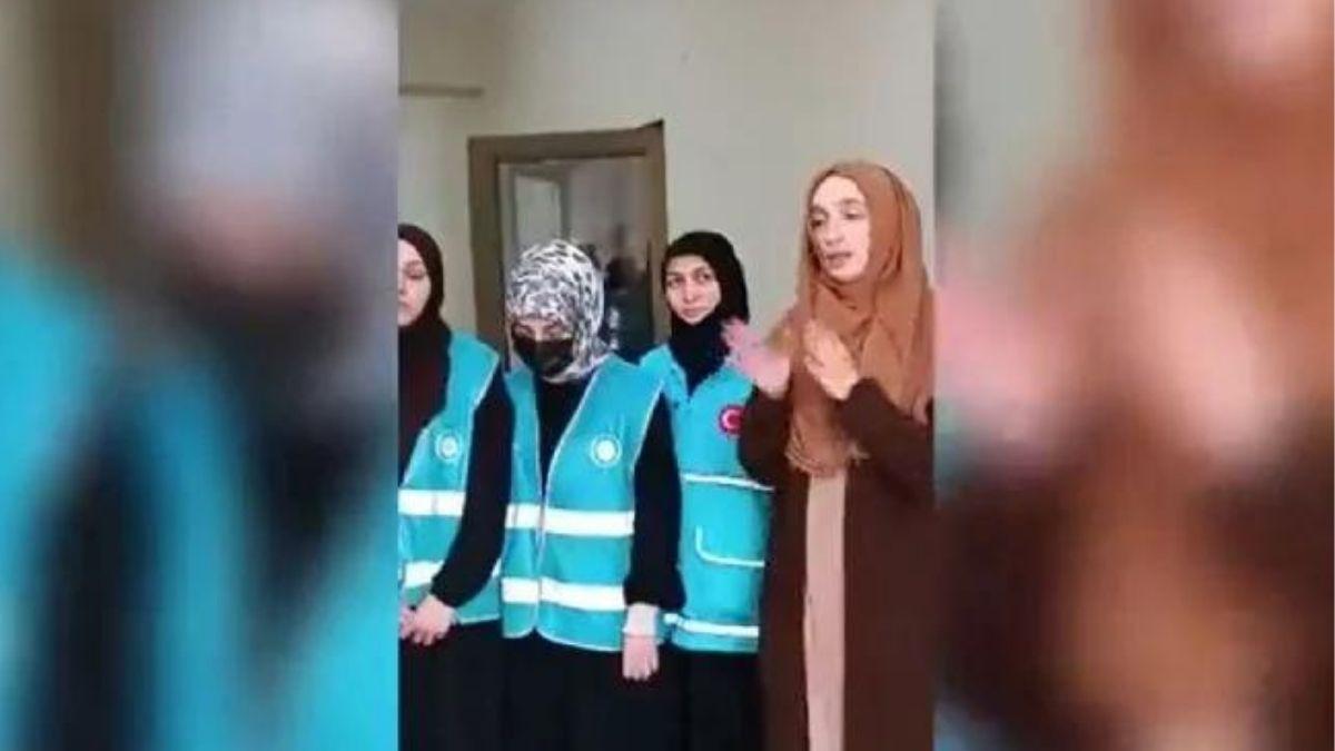 Ali Erbaş'ın Kızı Diyanet'in Görevlilerini Sıraya Dizdi, Brifing Aldı Ali Erbaş'ın Kızı Diyanet'in Görevlilerini Sıraya Dizdi, Brifing Aldı
