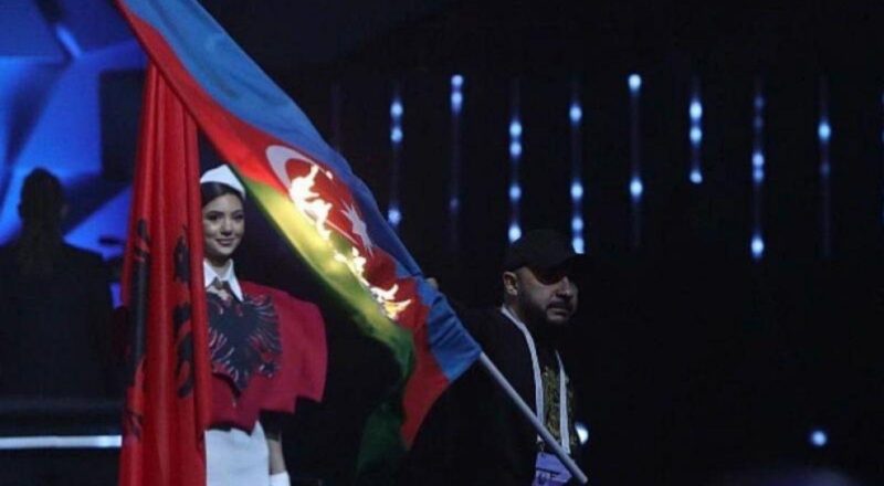 Ermenistan'da Düzenlenen Avrupa Halter Şampiyonası'nda Azerbaycan Bayrağı Yakıldı