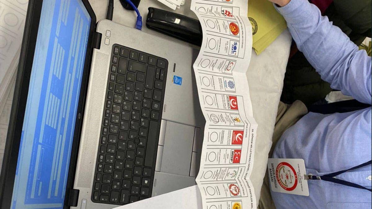 Avustralya'da Açılmamış Oy Pusulasından AK Parti Mührü Çıktı! Avustralya'da Açılmamış Oy Pusulasından AK Parti Mührü Çıktı!