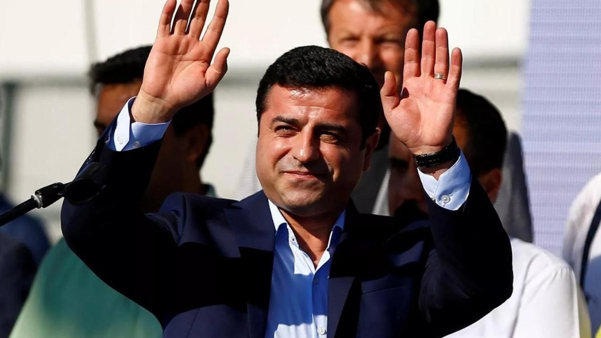 Demirtaş: "Yenilmedik, Kimse Umutsuz Olmasın" Demirtaş: "Yenilmedik, Kimse Umutsuz Olmasın"