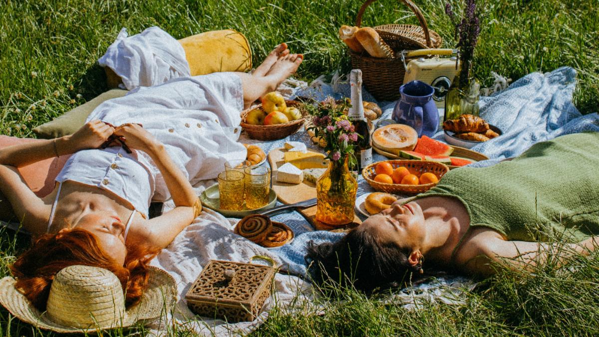 Piknik Yaparken Listenizde Bulunması Gereken 12 Eşsiz Müzik