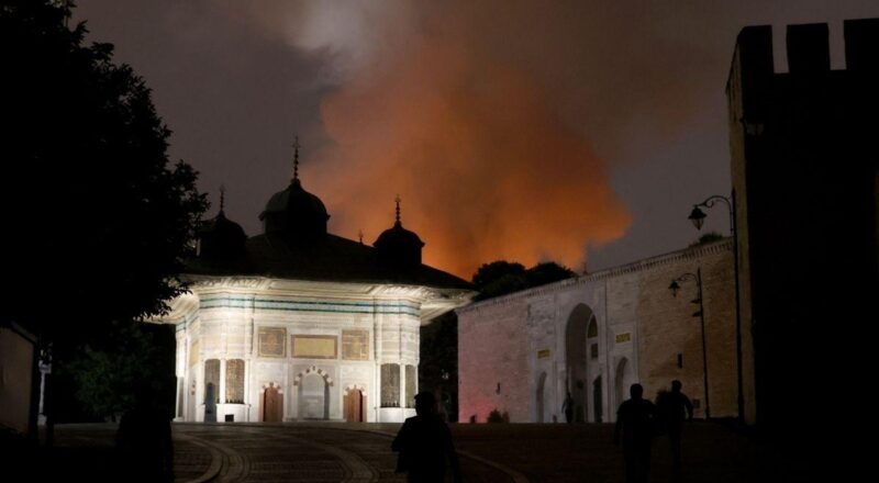 Topkapı Sarayı'nda Korkutan Yangın: Ulusal Saraylar Başkanlığı Açıklama Yaptı